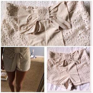 Beige Bow shorts