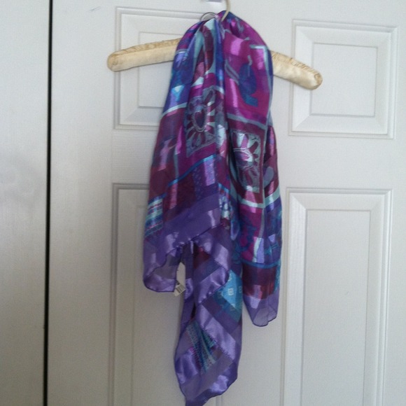 Scarf- 🌺SOLD IN BUNDLE🌺