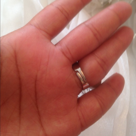 🚫GIFTED🚫 Beautiful Cocktail Ring - Picture 3 of 3