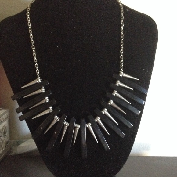 Necklace - Picture 1 of 1