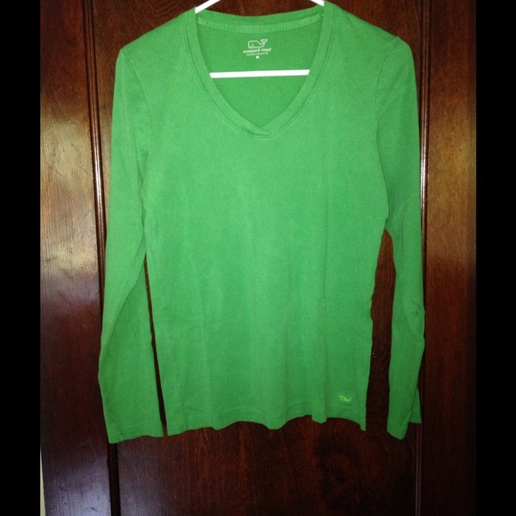 Vineyard Vines kelly green v-neck t-shirt