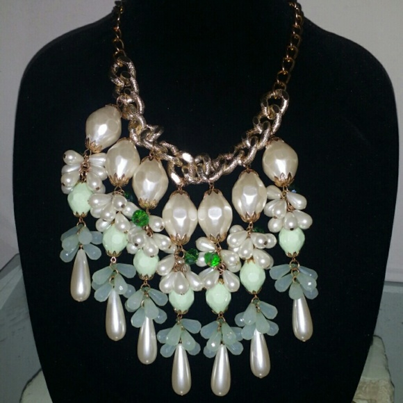 LOVE CHUNKY JEWELRY LOOKING FOR SOMETHING SIMILAR