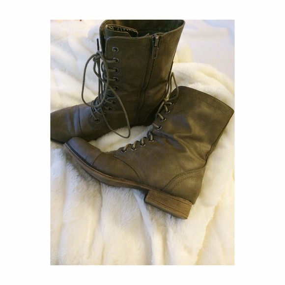 🌺MADDEN GIRL BY STEVE MADDEN COMBAT BOOTS🌺 - Picture 2 of 3