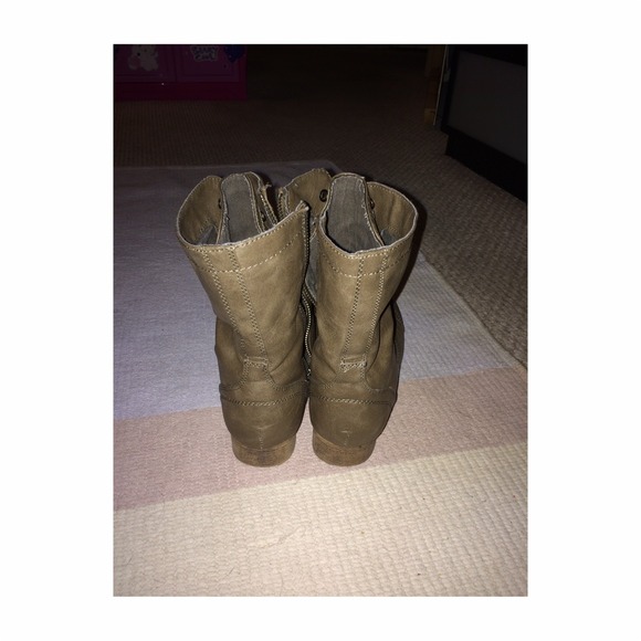 🌺MADDEN GIRL BY STEVE MADDEN COMBAT BOOTS🌺 - Picture 3 of 3