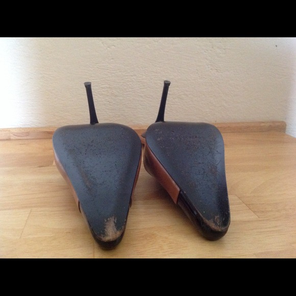 BCBG Pointed Toe Mule ...Size 8 - Picture 3 of 3