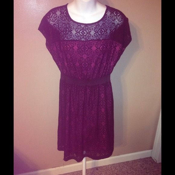 Black Lace with Pink Lining - Picture 2 of 3