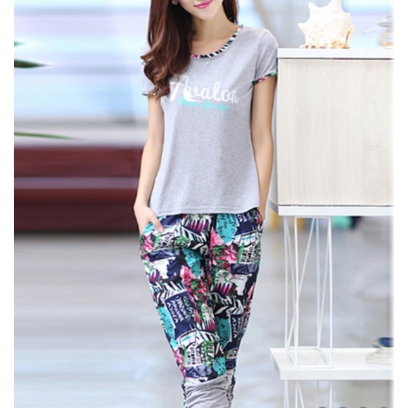 Colorful  T-Shirt & Cropped Pants Brand New!!