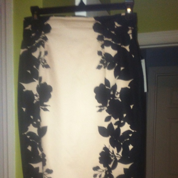 Pink with black design/detail pencil skirt