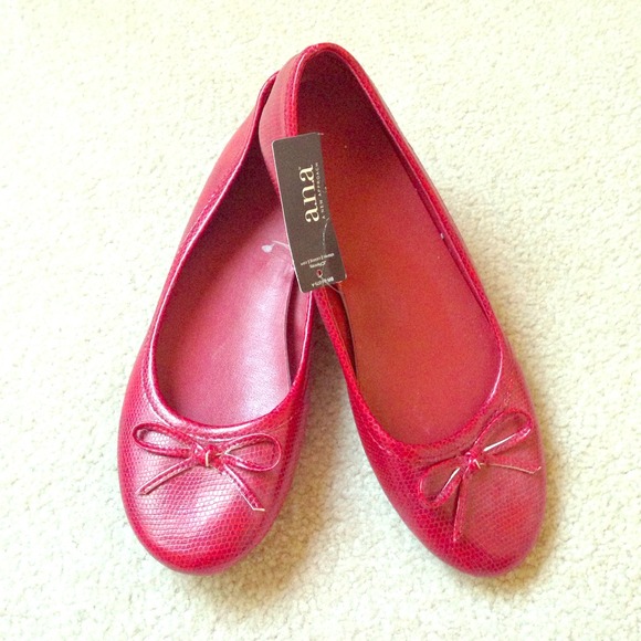 NWT red snakeskin bow front flats - Picture 1 of 4
