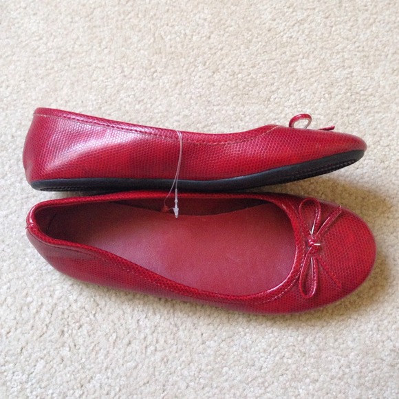 NWT red snakeskin bow front flats - Picture 2 of 4