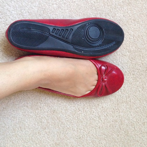 NWT red snakeskin bow front flats - Picture 4 of 4