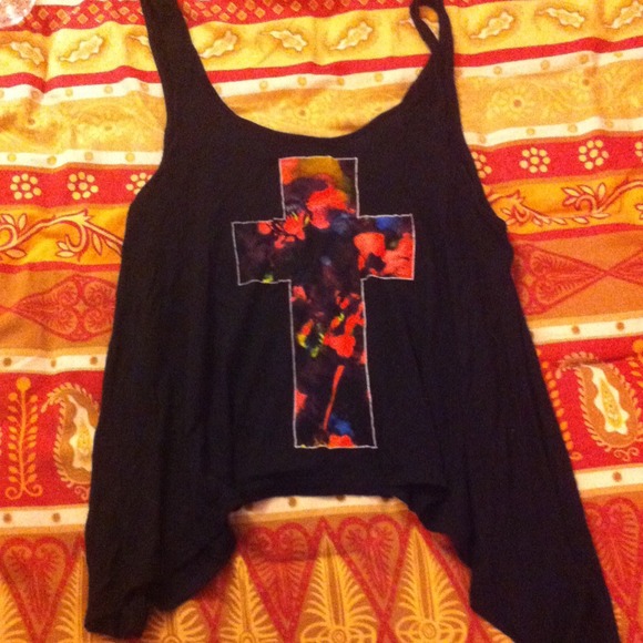 ⚠️⚠️HIPSTER CROSS TOP ⚠️⚠️ - Picture 1 of 2
