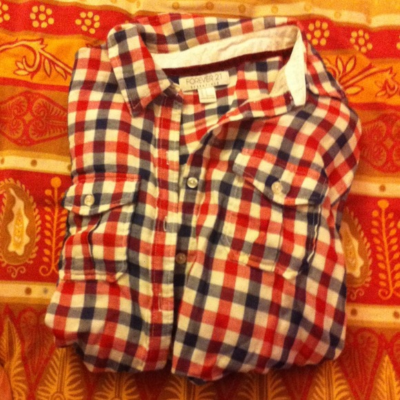 ⚠️⚠️RED WHITE AND BLUE FLANNEL⚠️⚠️ - Picture 2 of 3