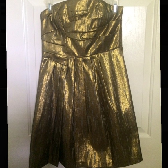 Metallic dark green BCBGeneration strapless dress