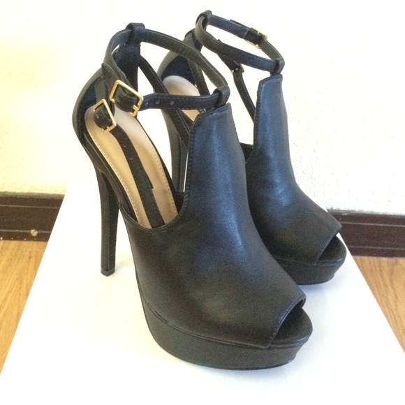 *NEW* Black High Heels - Picture 1 of 2