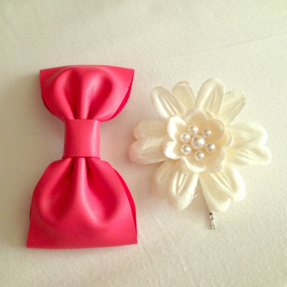 Accessories - SOLD IN BUNDLE 🎉🎉CLEARANCE🎉🎉 2 hair clips