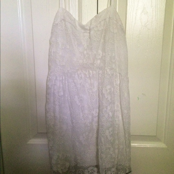 White lace Abercrombie & Fitch dress