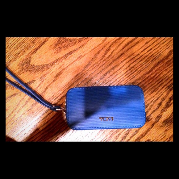 NWT Tumi Prism Leather iPhone Wristlet