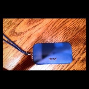 NWT Tumi Prism Leather iPhone Wristlet