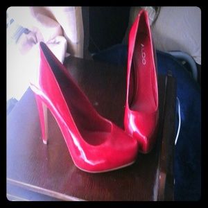 ON HOLD Bright red pumps