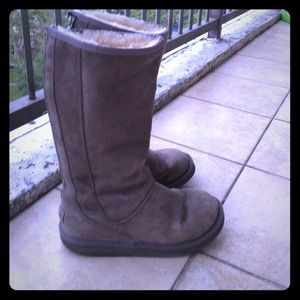 Grey zip up uggs sz 8