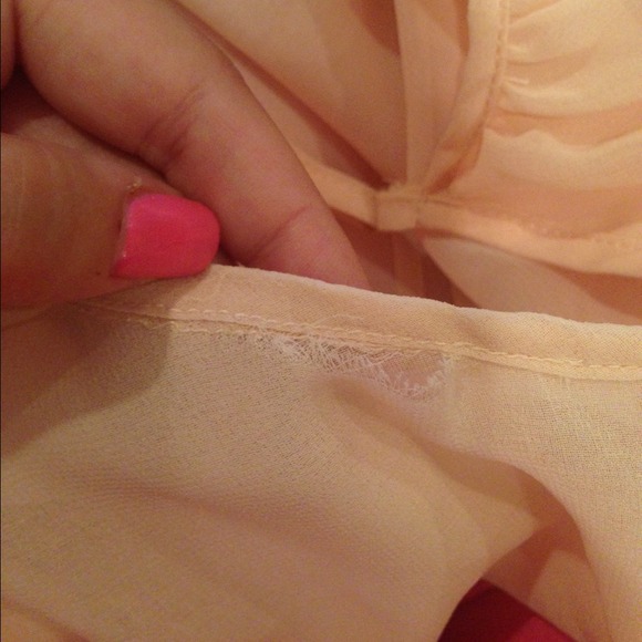 🚫SOLD IN BUNDLE 🚫Light pink feminine flowy tank - Picture 4 of 4