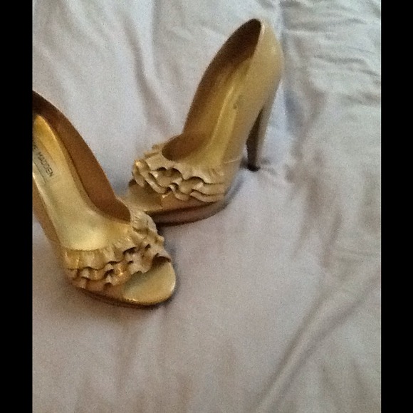NWOB Steve Madden platform heels tan/beige 7.5