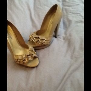 NWOB Steve Madden platform heels tan/beige 7.5