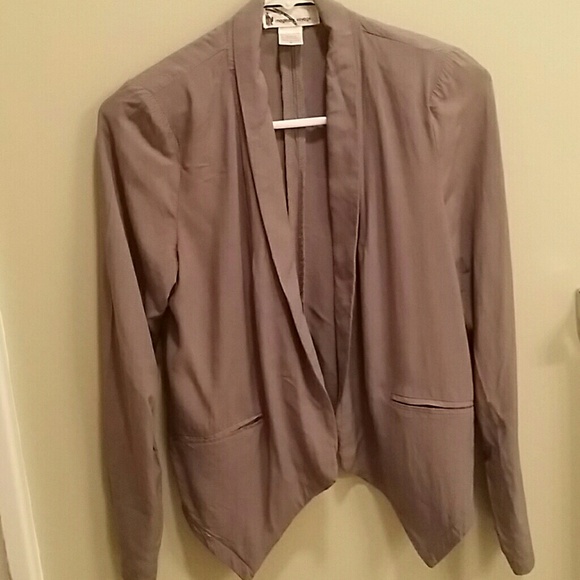 Gray Pointed Jacket - Picture 4 of 4