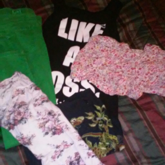 Clothes bundles ! Free gift with each bundle