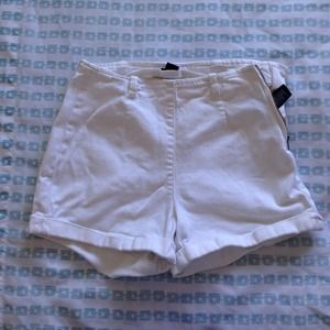 Traded White high waist shorts