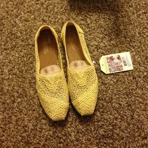 Brand new Yellow crochet Toms