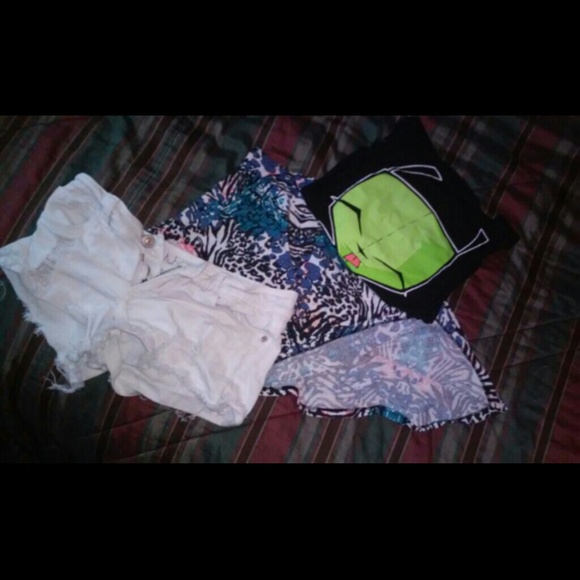 Clothes bundle! Free gift with each bundle