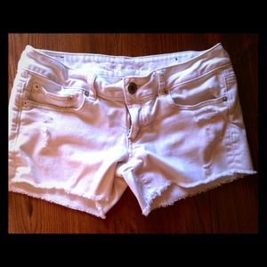 AE distressed white shorts 🌟