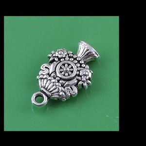 Floral design pendent charm NWT.3@$3ea, 5@$2ea