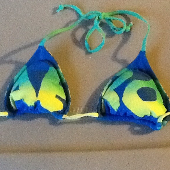 Reversible bikini top