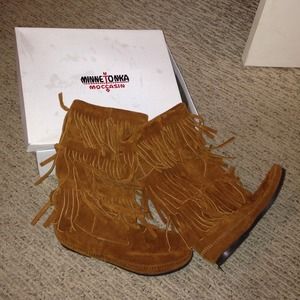 Minnetonka 3-layer fringe boots