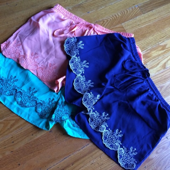 Chic scallop embroider hem shorts SALE SALE SALE - Picture 2 of 4