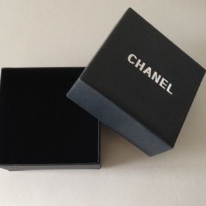 CHANEL 2x4 authentic Box🌺