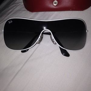 Ray Ban Aviators! Worn less than 5 times.