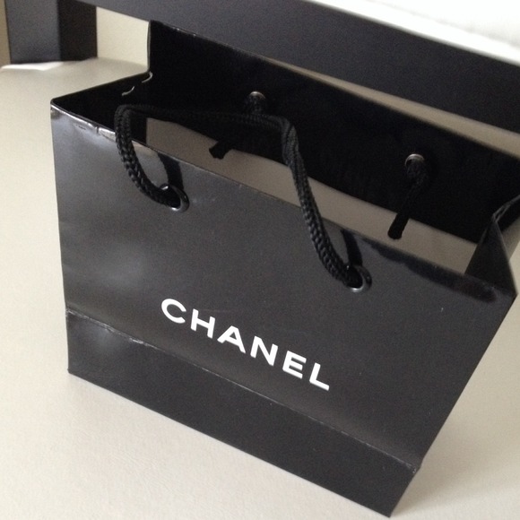 Authentic CHANEL GIFT BAG 🌺