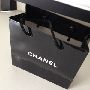 Authentic CHANEL GIFT BAG 🌺