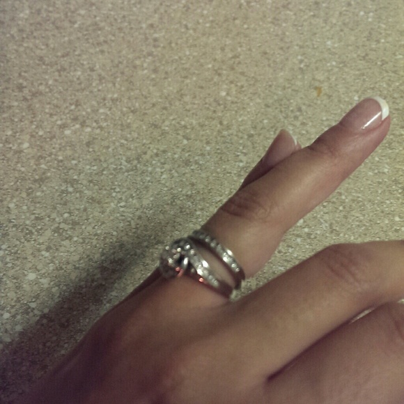 Diamond ring - Picture 2 of 2