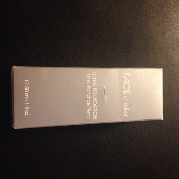SOLD ****Face atelier foundation SAND