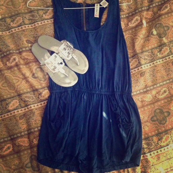 🔴SOLD🔴Navy Ruffle Pocket Racerback Romper