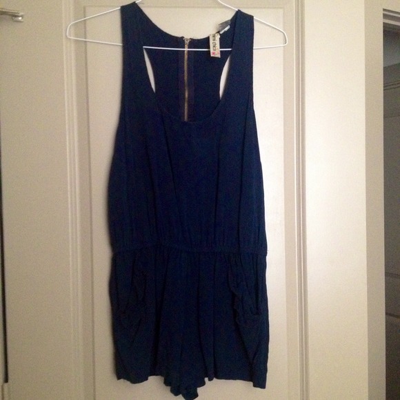 🔴SOLD🔴Navy Ruffle Pocket Racerback Romper - Picture 3 of 4