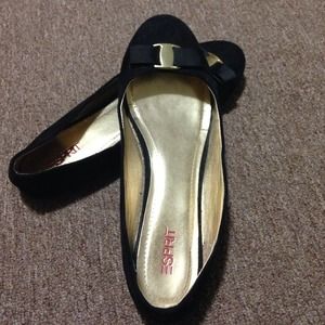 Esprit flats with bow detail.
