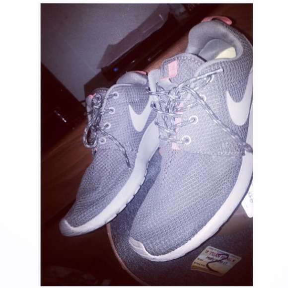 🌻TRADING🌻Nike roshe runs