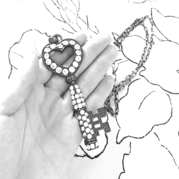 Long diamond heart key necklace💗✨ - Picture 1 of 2
