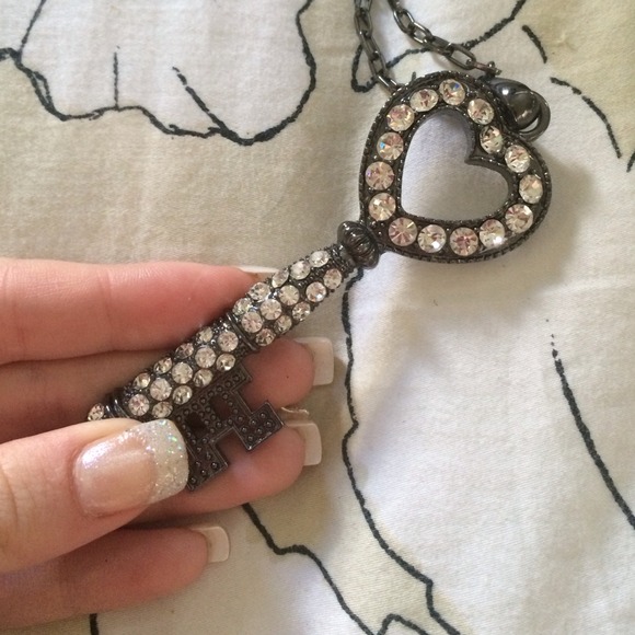 Long diamond heart key necklace💗✨ - Picture 2 of 2